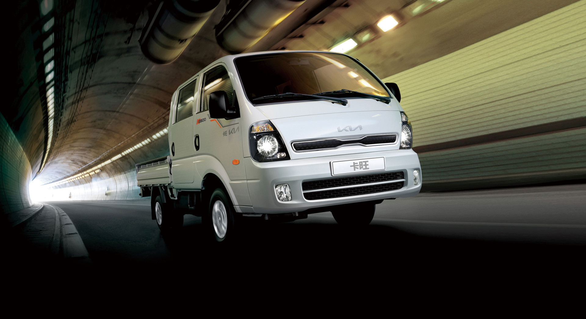 SMALL_2. Kia商用車卡旺K2500以多元車型選擇、 強大承載能力、完善主被動安全配備滿足各行各業頭家需求。